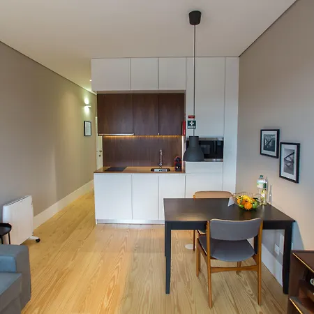 Apartment And Clerigos Views By Hosts Porto